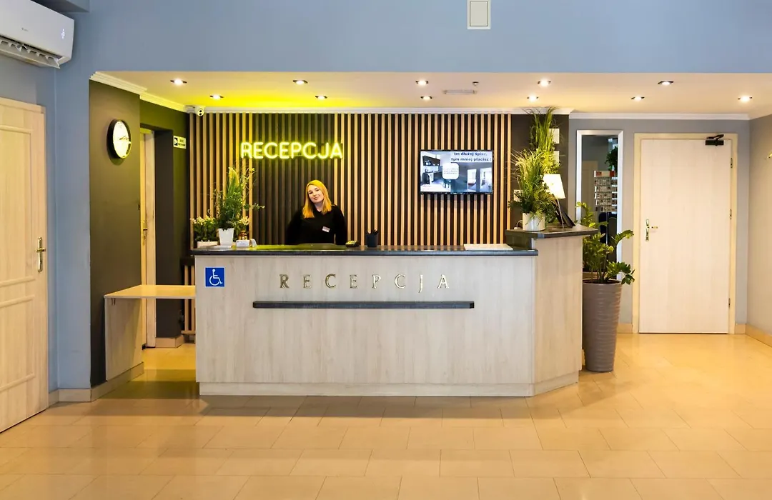 Hit Hotel-1